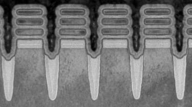 Tecnología de 2 nm vista mediante microscopía electrónica de transmisión.  2 nm es menos que el ancho de una sola hebra de ADN humano.  Amabilidad de IBM.